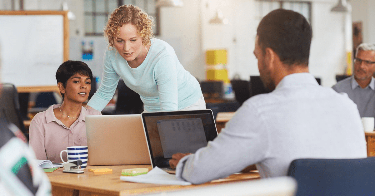 Team members handling conflict in online community